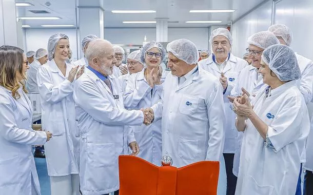 Lula durante inauguração da fábrica da EMS em Hortolândia (SP)