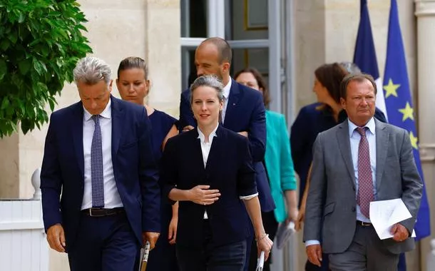 Políticos franceses após reunião com Macron em Paris
23/8/2024    