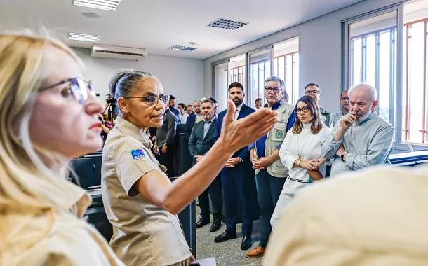 Ministra do Meio Ambiente e Mudança do Clima, Marina Silva e o Presidente da República, Luiz Inácio Lula da Silva, durante visita à Prevfogo, na sede do Instituto Brasileiro do Meio Ambiente (Ibama). Brasília - DF.