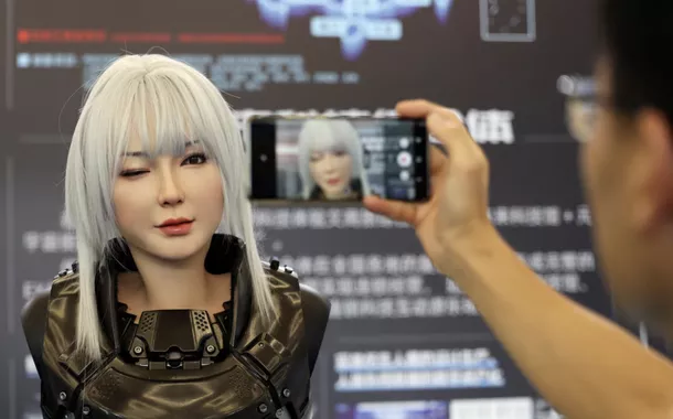 Robôs em feira na China