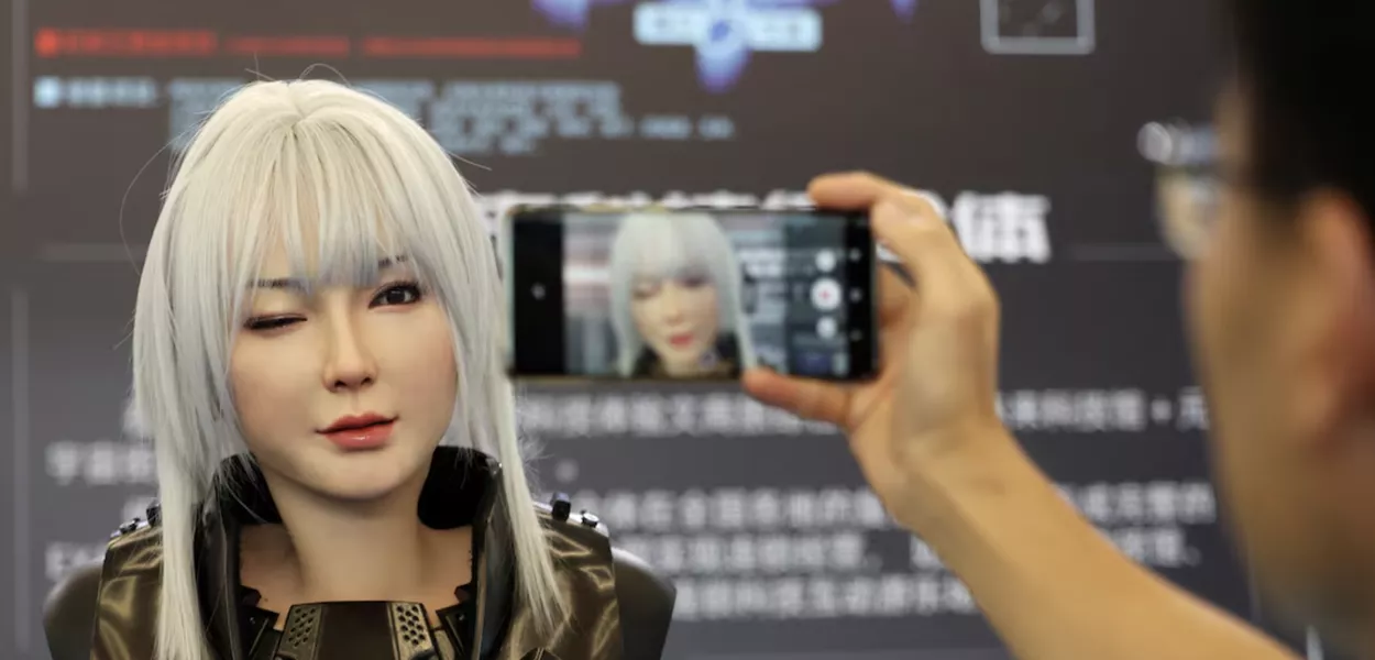 Robôs em feira na China