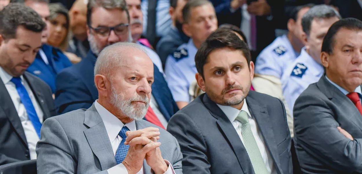 Presidente Lula e ministro Juscelino Filho em bisita ao Centro de Operações Espaciais Principal (COPE-P) da Telebras, em Brasília-DF, 27/08/2024