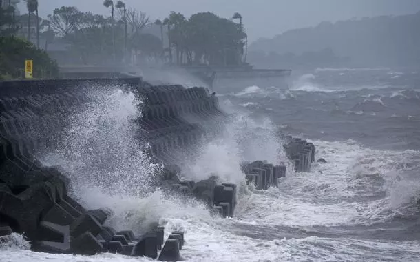 Milhõesvbet italiapessoas são evacuadas após tufão atingir Kyushu, no Japão