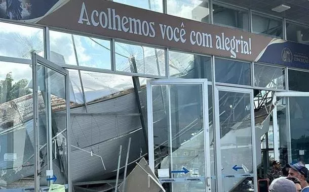 Teto do Santuário de Nossa Senhora da Conceição desaba em Recife durante presença de fiéis