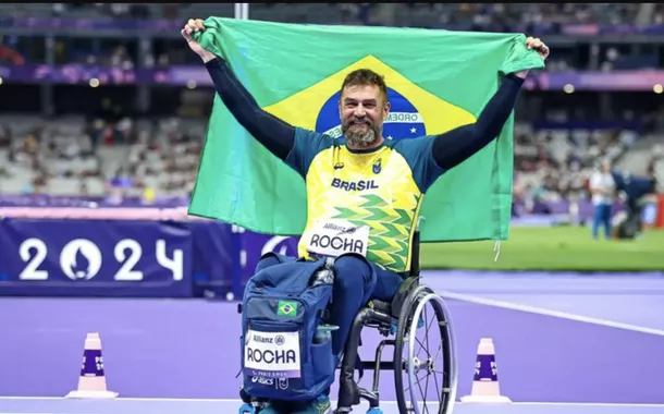 André Rocha comemora a medalhaaplicativo brazino777 é confiávelbronze nos Jogosaplicativo brazino777 é confiávelParis