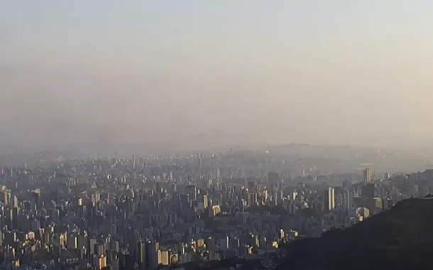 Com alerta para baixa umidade, BH tem dia sob calor forte e fumaça