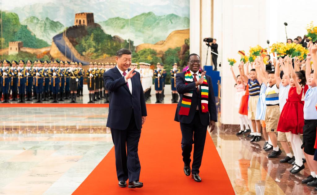 Xi realiza conversas com presidente zimbabuense