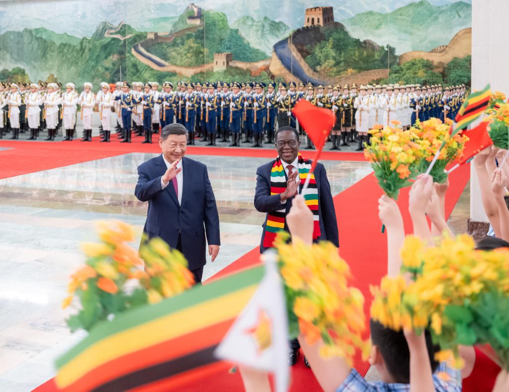 Xi realiza conversas com presidente zimbabuense