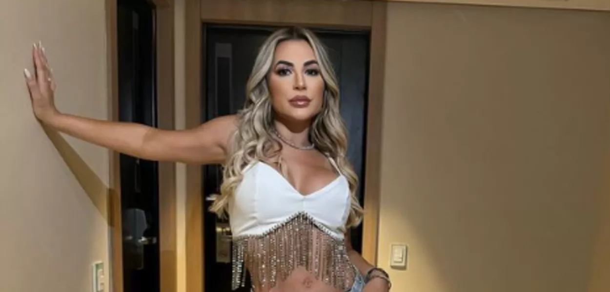 Deolane Bezerra
