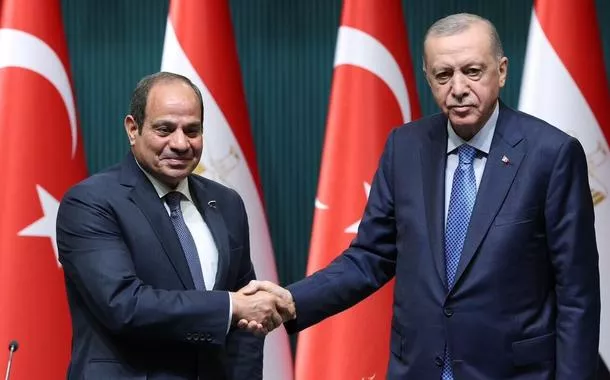 Erdogan recebe Sisi em primeira visita à Turquia