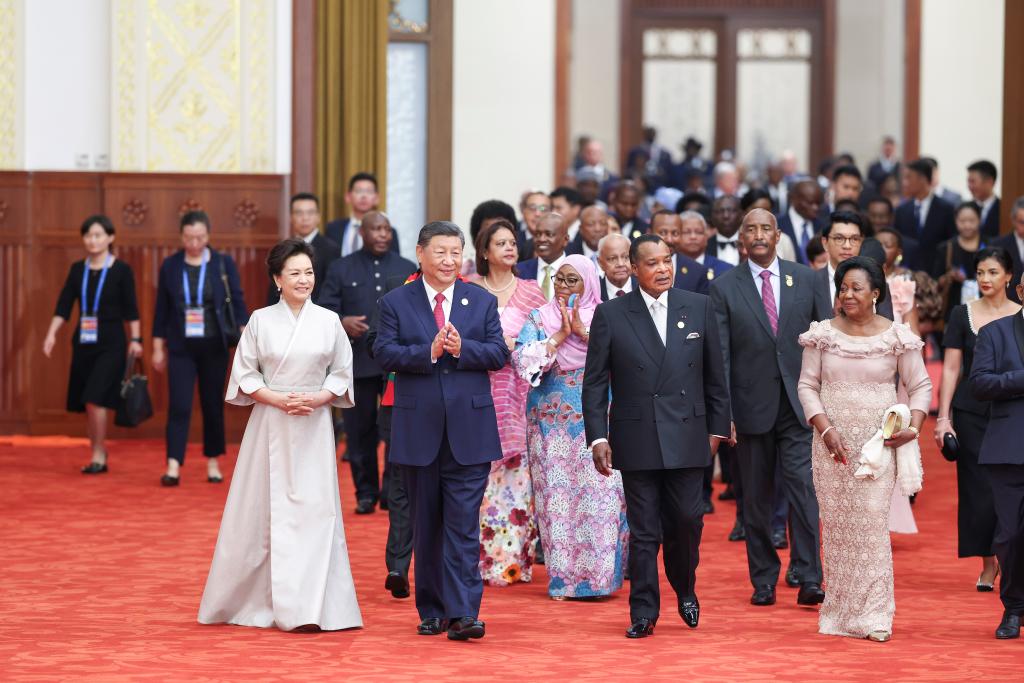 Xi recebe líderes africanos e elogia laços modelo China-África antes da grande cimeira