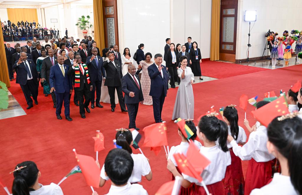 Xi recebe líderes africanos e elogia laços modelo China-África antes da grande cimeira