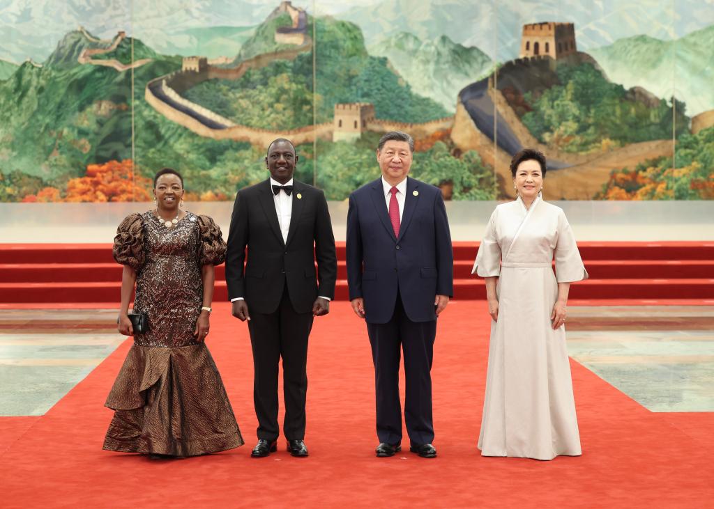 Xi Jinping e sua esposa, Peng Liyuan, realizaram um banquete para líderes africanos