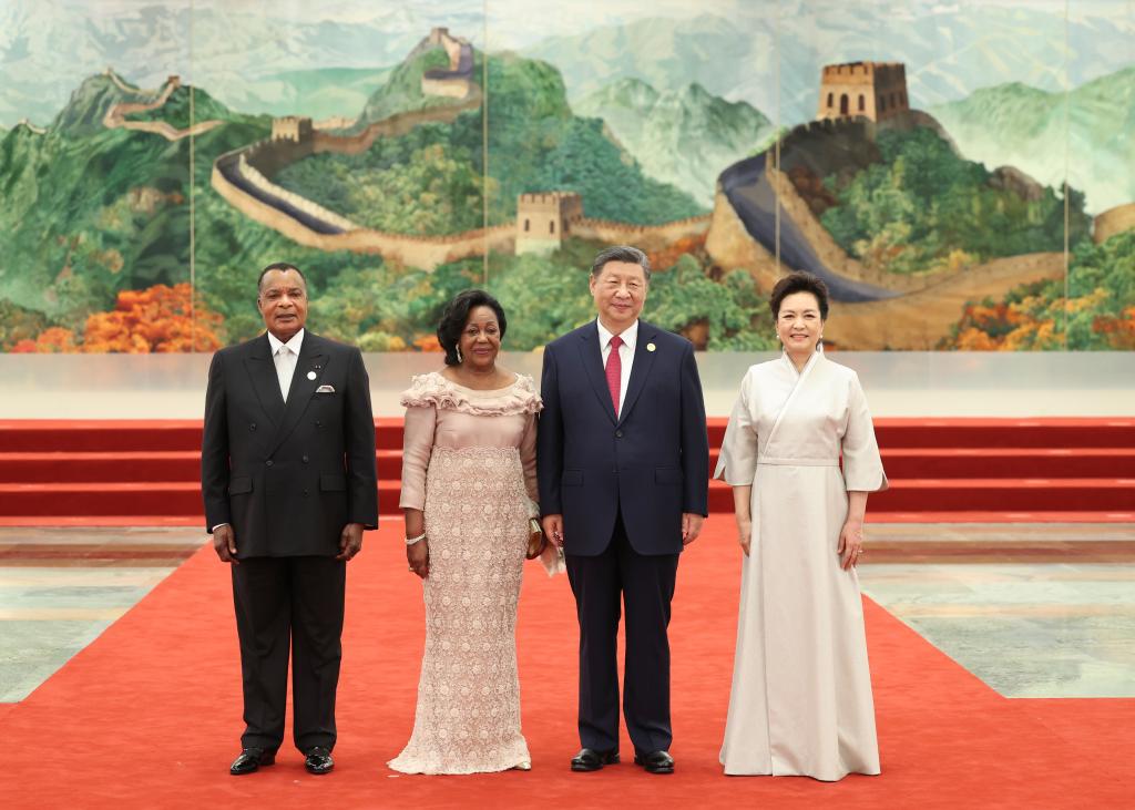 Xi Jinping e sua esposa, Peng Liyuan, realizaram um banquete para líderes africanos