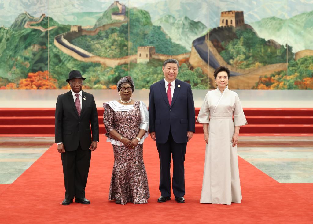 Xi Jinping e sua esposa, Peng Liyuan, realizaram um banquete para líderes africanos