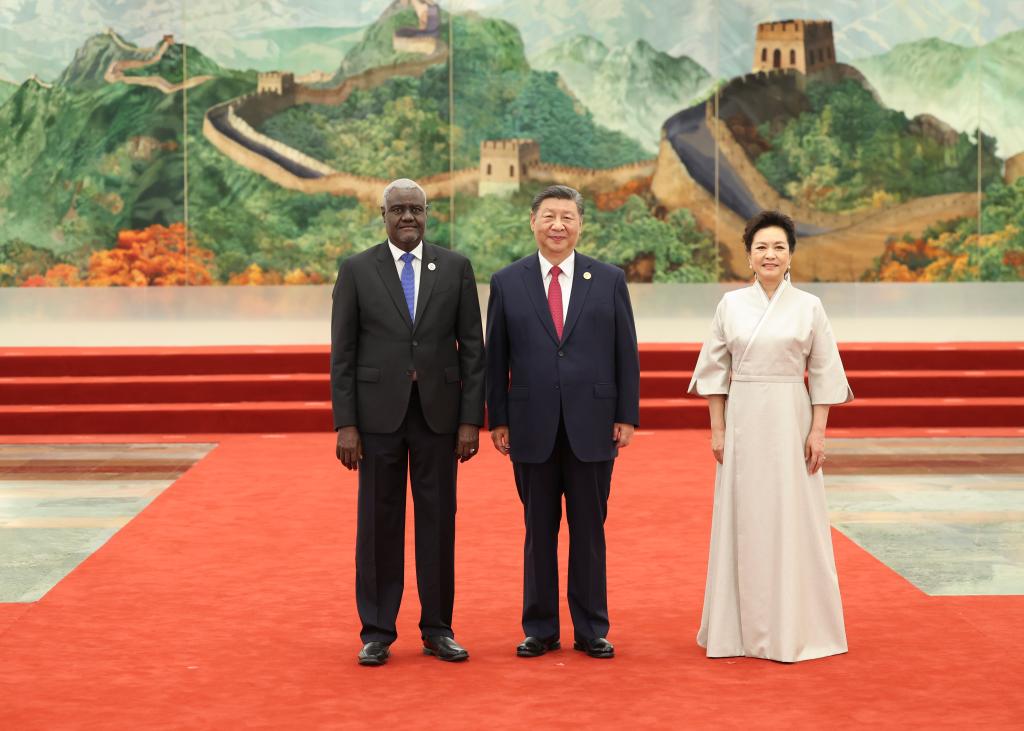 Xi e sua esposa, Peng Liyuan, realizaram um banquete para líderes africanos