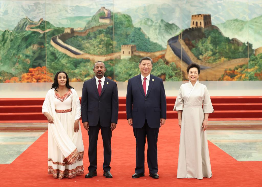 Xi Jinping e sua esposa, Peng Liyuan, realizaram um banquete para líderes africanos