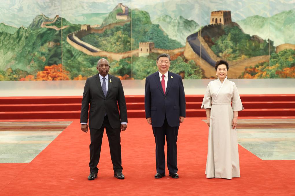 Xi Jinping e sua esposa, Peng Liyuan, realizaram um banquete para líderes africanos