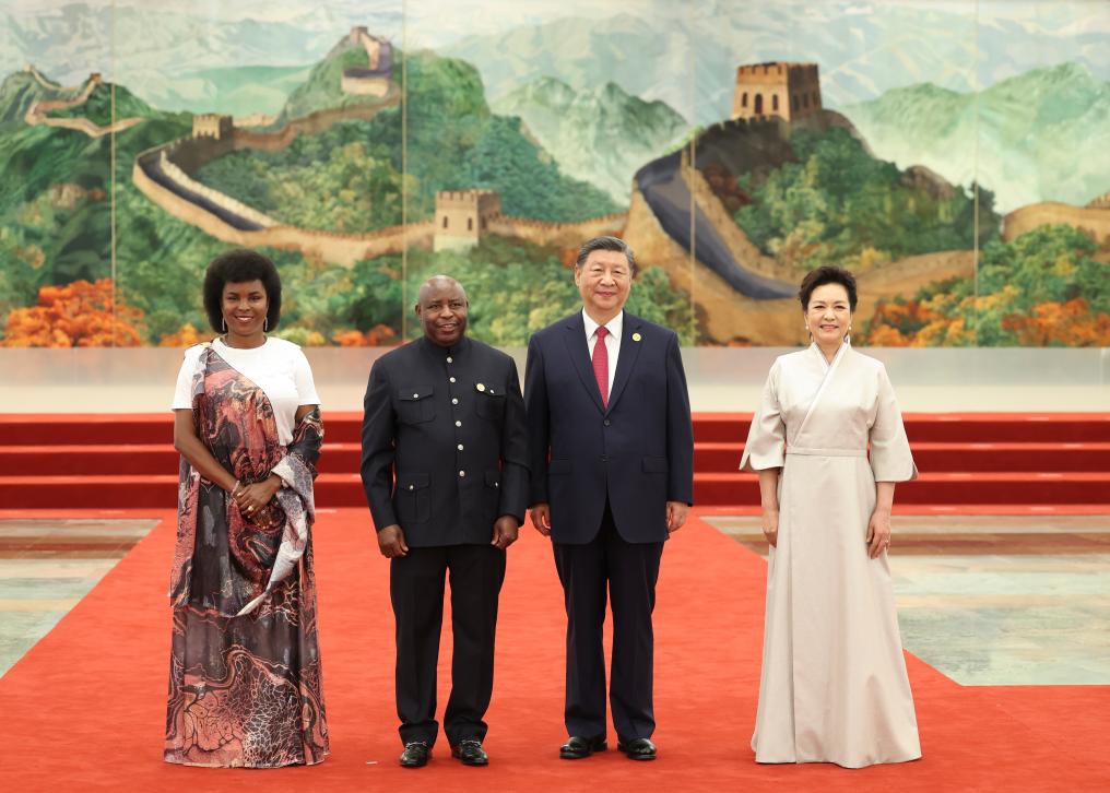 Xi Jinping e sua esposa, Peng Liyuan, realizaram um banquete para líderes africanos