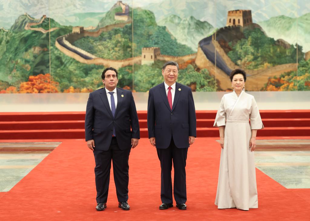 Xi Jinping e sua esposa, Peng Liyuan, realizaram um banquete para líderes africanos