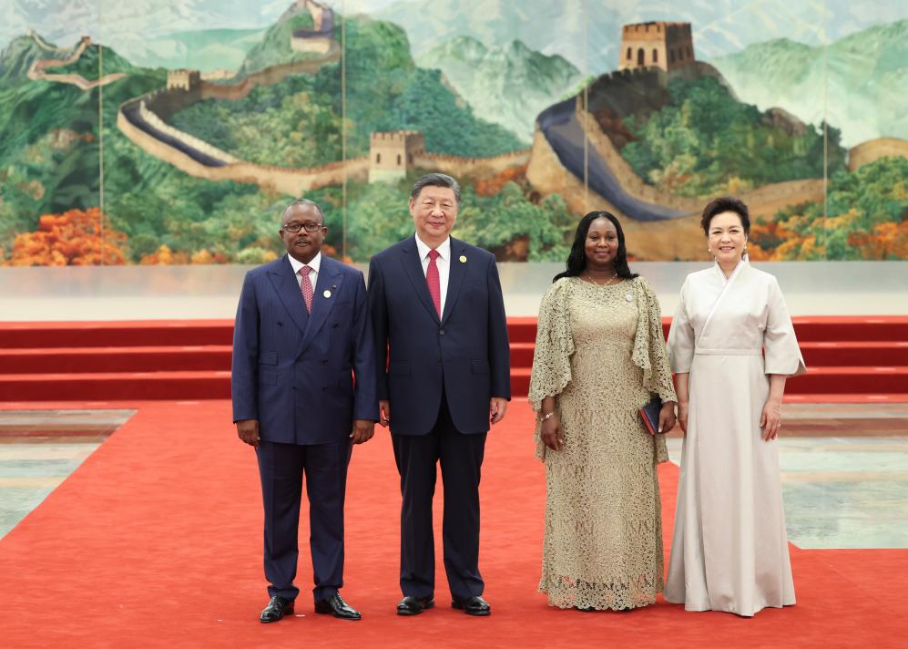 Xi e sua esposa, Peng Liyuan, realizaram um banquete para líderes africanos