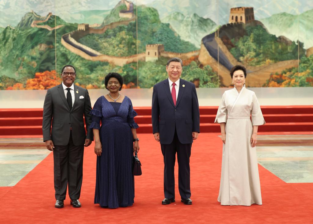 Xi e sua esposa, Peng Liyuan, realizaram um banquete para líderes africanos