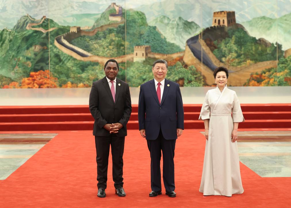 Xi Jinping e sua esposa, Peng Liyuan, realizaram um banquete para líderes africanos