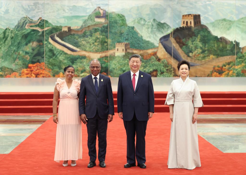 Xi Jinping e sua esposa, Peng Liyuan, realizaram um banquete para líderes africanos