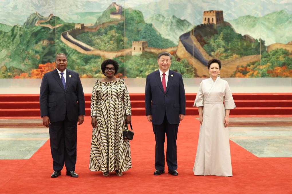 Xi e sua esposa, Peng Liyuan, realizaram um banquete para líderes africanos