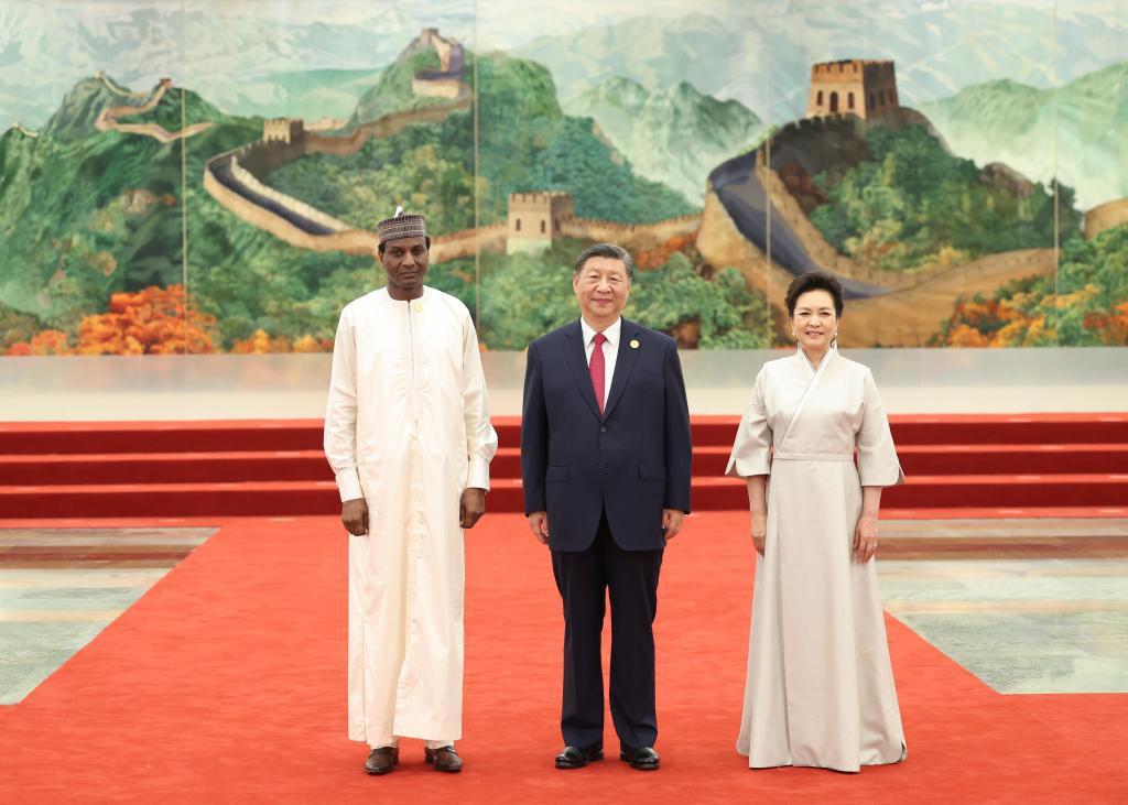 Xi e sua esposa, Peng Liyuan, realizaram um banquete para líderes africanos