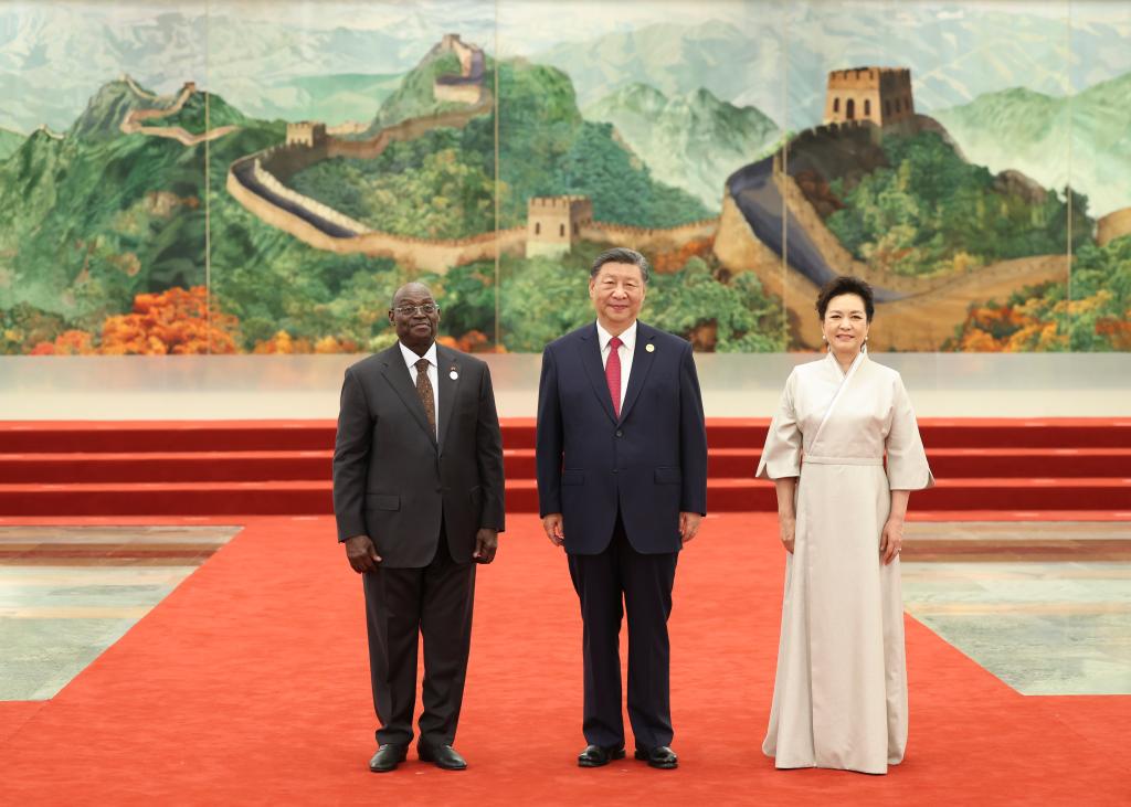 Xi Jinping e sua esposa, Peng Liyuan, realizaram um banquete para líderes africanos