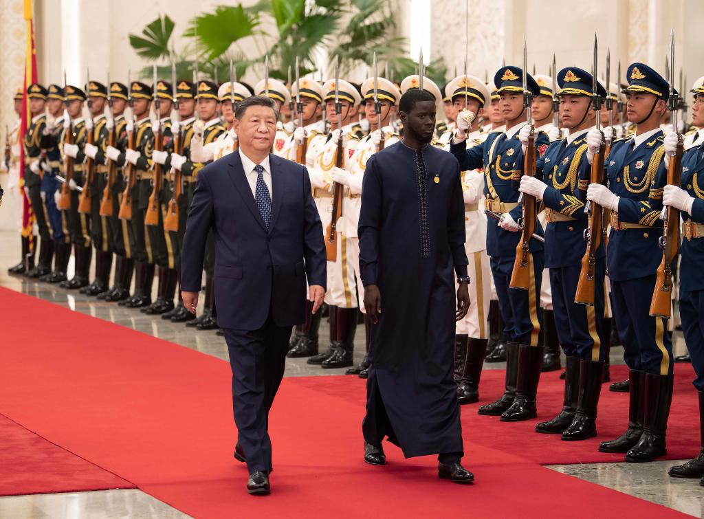 Xi conversa com presidente senegalês