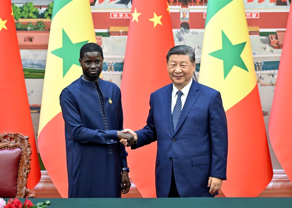 Xi conversa com presidente senegalês