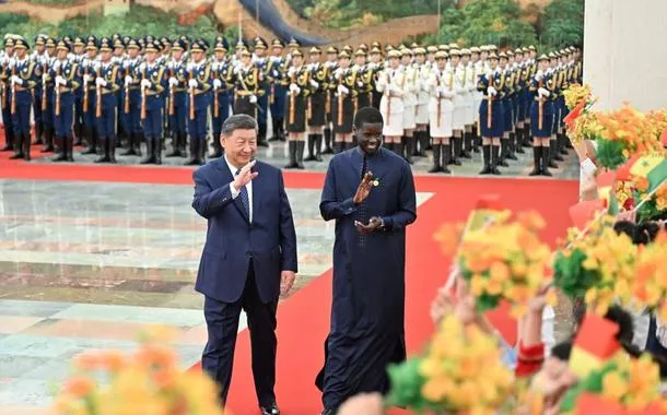 (FOCAC) Xi conversa com presidente senegalês