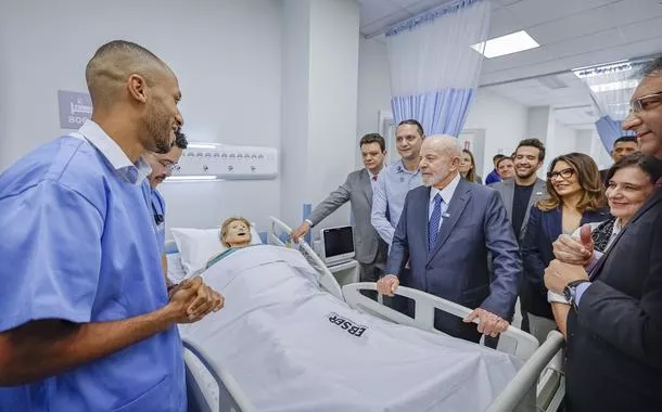 Presidente Luiz Inácio Lula da Silva durante a cerimônia de entrega das obras de ampliação do Hospital de Clínicas da Universidade Federal de Uberlândia (UFU), no Campus Umuarama, em Uberlândia - MG.