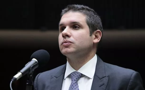 Hugo Motta diz que busca apoio "da extrema direita à extrema esquerda" para presidência da Câmara