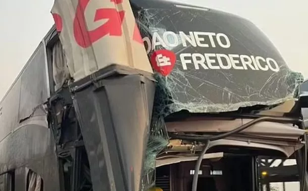 Ônibus da dupla João Neto & Frederico se envolvepixbet handicapacidente na BR-040