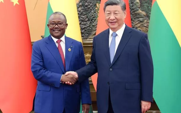 (FOCAC) Xi reúne-se com presidente da Guiné-Bissau