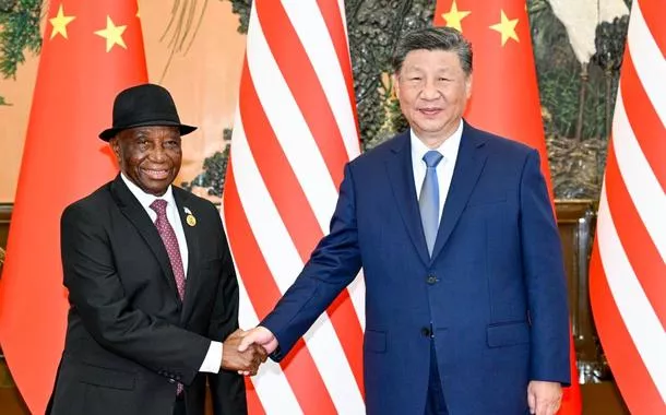 (FOCAC) Presidentes chinês e liberiano elevam laços bilaterais