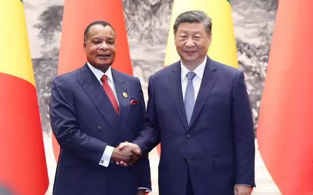 (FOCAC) Xi mantêm conversas com presidente da República do Congo