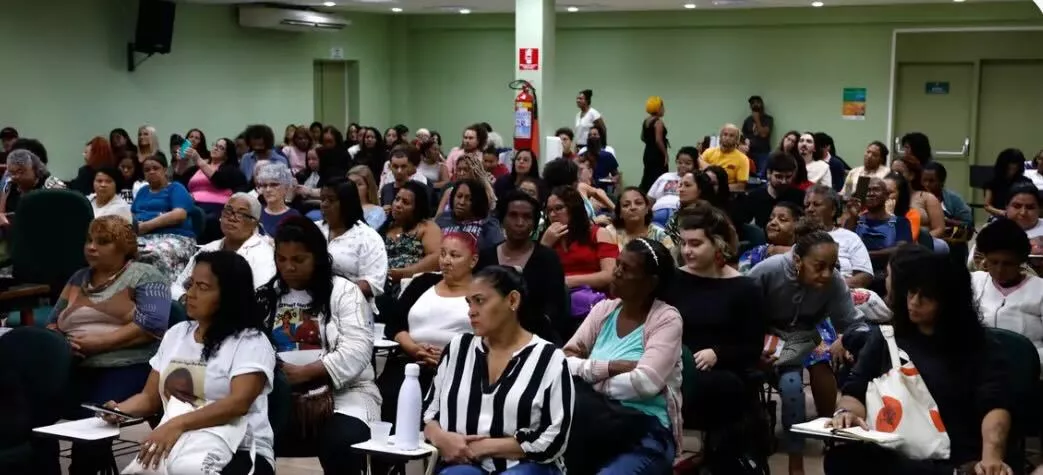 Mães de jovens mortos pela polícia viram bolsistas em projeto da UFRJ