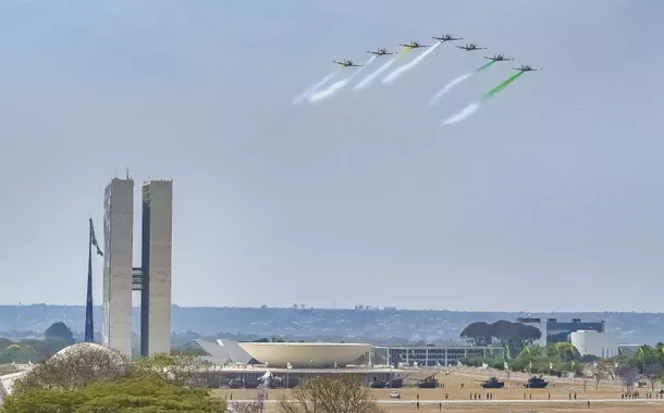 População enfrenta sol forte para celebrar 7ganhar dinheiro na roleta de cassino onlineSetembroganhar dinheiro na roleta de cassino onlineBrasília