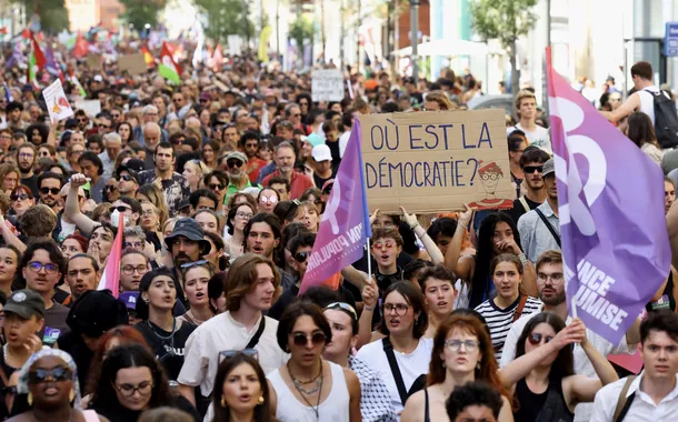 Milhares protestamtipos de jogos de azartoda a França contra a nomeaçãotipos de jogos de azarprimeiro-ministrotipos de jogos de azardireita