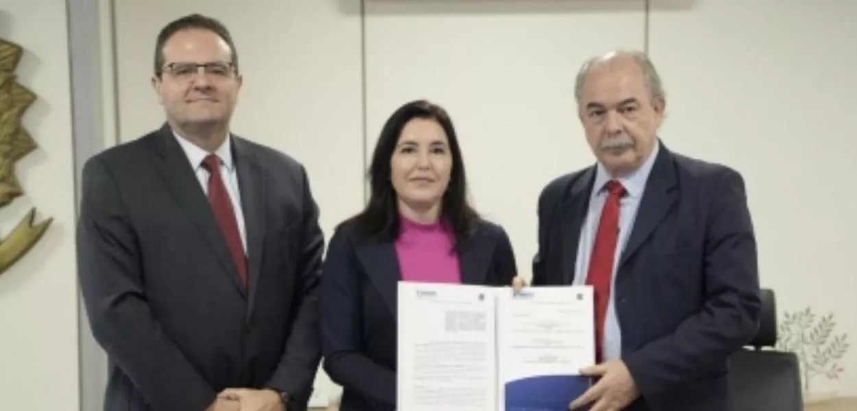 A ministra do Planejamento e Orçamento, Simone Tebet, e o presidente do BNDES, Aloizio Mercadante