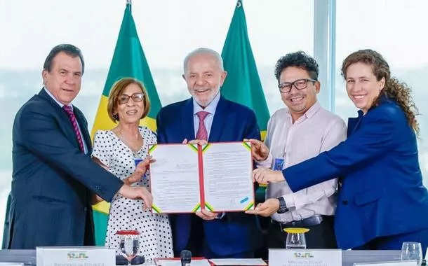 Lula assina decreto que melhora condiçõesapostas gratis no cadastrotrabalhoapostas gratis no cadastrofuncionários terceirizados da administração pública