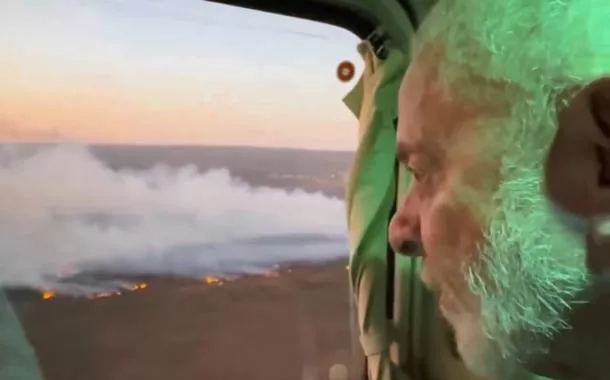 Lula sobrevoa Parque Nacional de Brasília, atingido por incêndio de grandes proporções