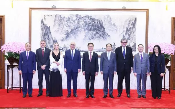 Vice-presidente chinês participa da recepção pelo 50º aniversário dos laços diplomáticos China-Brasil