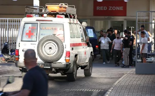 Ambulância em hospital, em Beirute, Líbano
17/09/2024
REUTERS/Mohamed Azakir