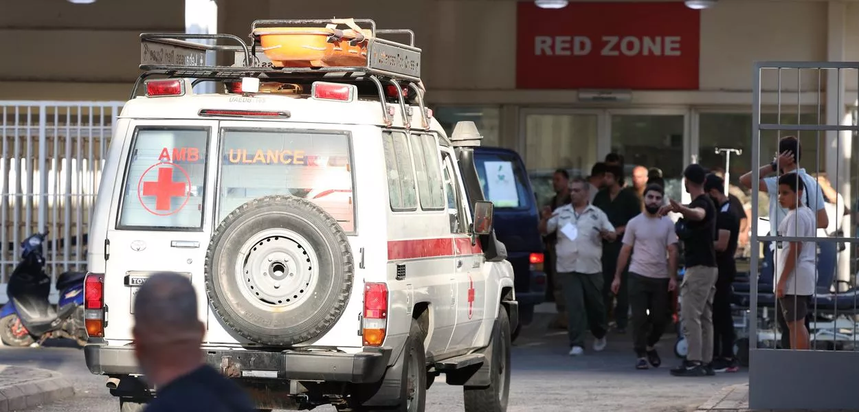 Ambulância em hospital, em Beirute, Líbano
17/09/2024
REUTERS/Mohamed Azakir