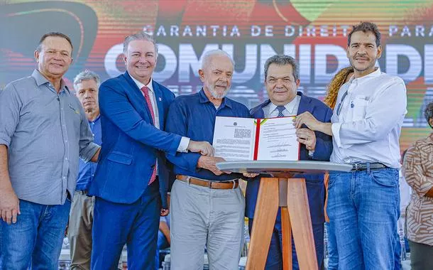 “Quero acabar com a invisibilidade do povo negro desse país”, diz Lula durante entrega a quilombolas